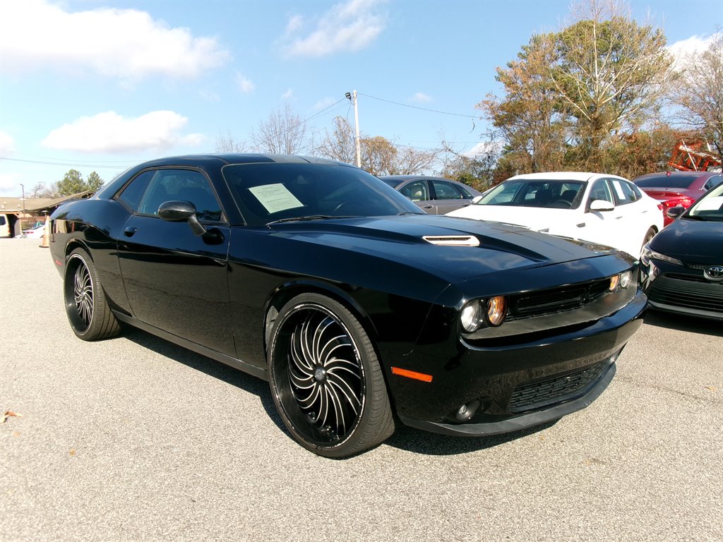 2018 Dodge Challenger SXT's photo