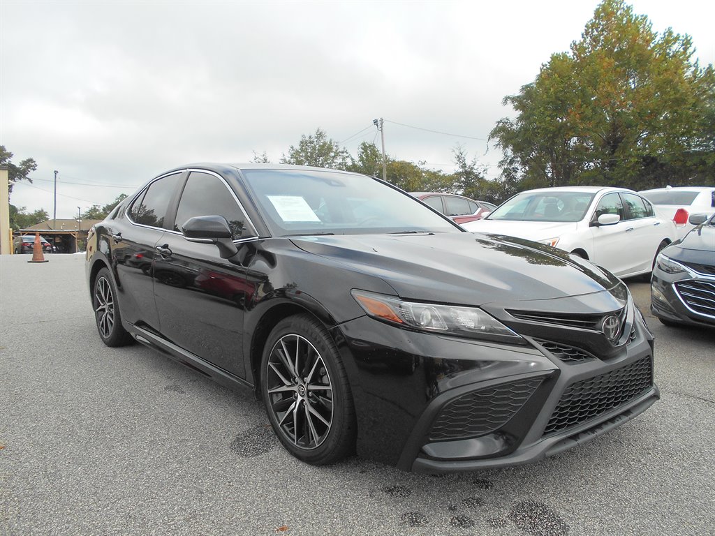 2023 Toyota Camry SE's photo