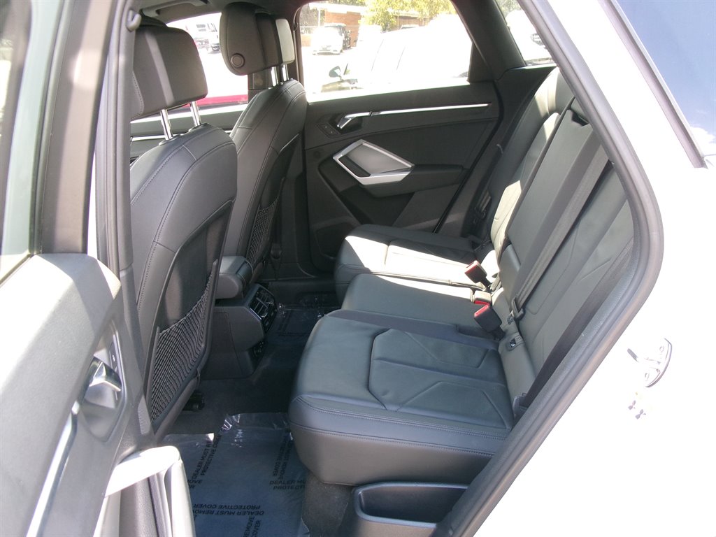 Audi Q3 photo 10