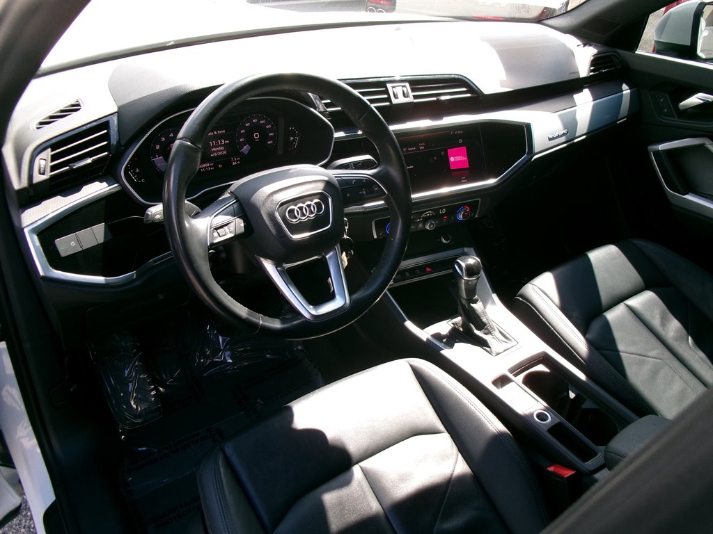 Audi Q3 photo 11