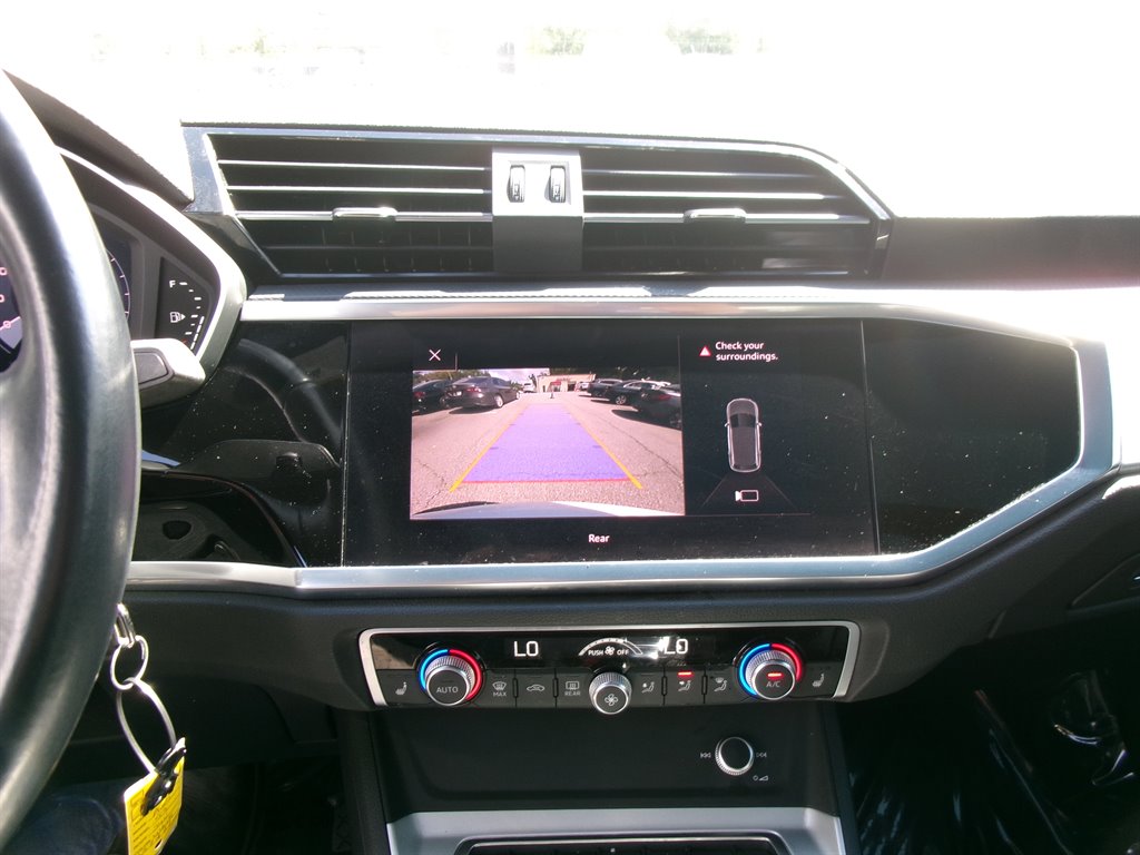 Audi Q3 photo 16