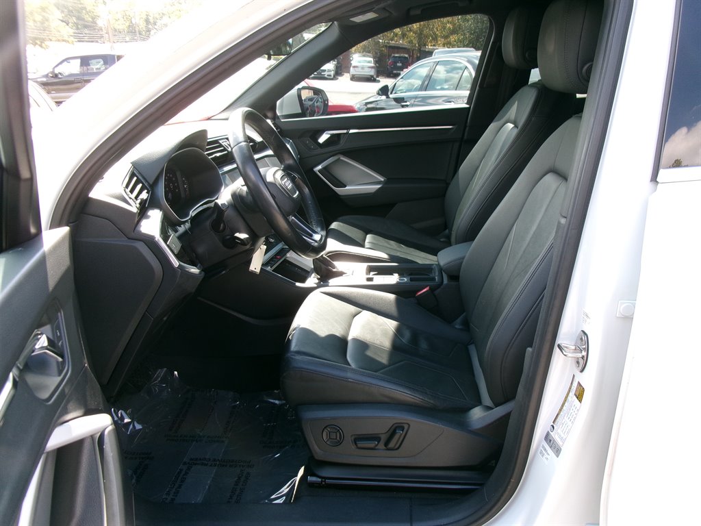 Audi Q3 photo 9