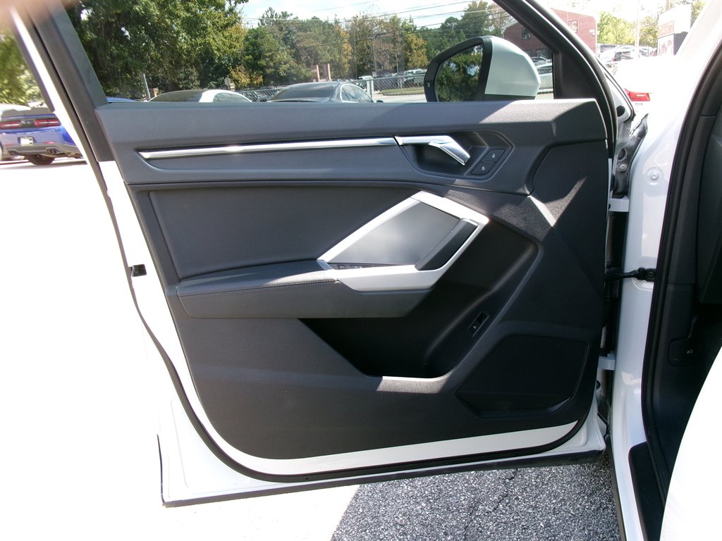 Audi Q3 photo 8