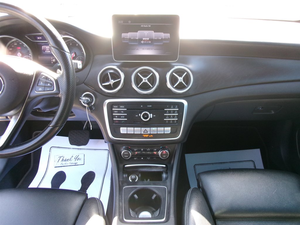 Mercedes-Benz GLA photo 11