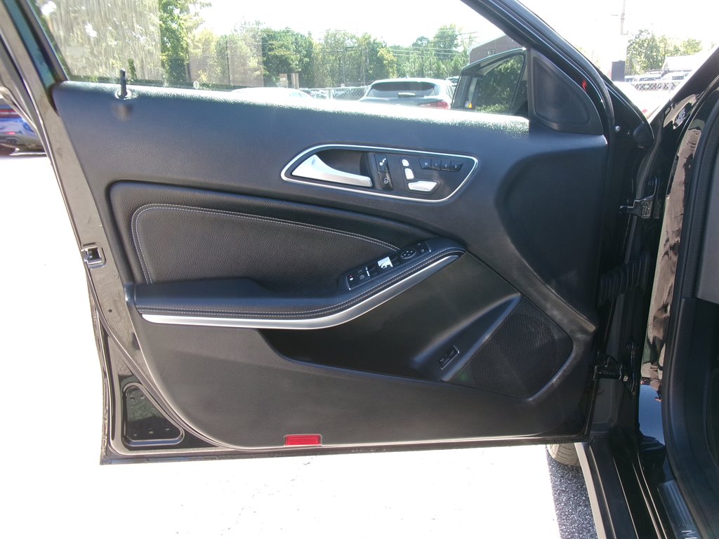 Mercedes-Benz GLA photo 7