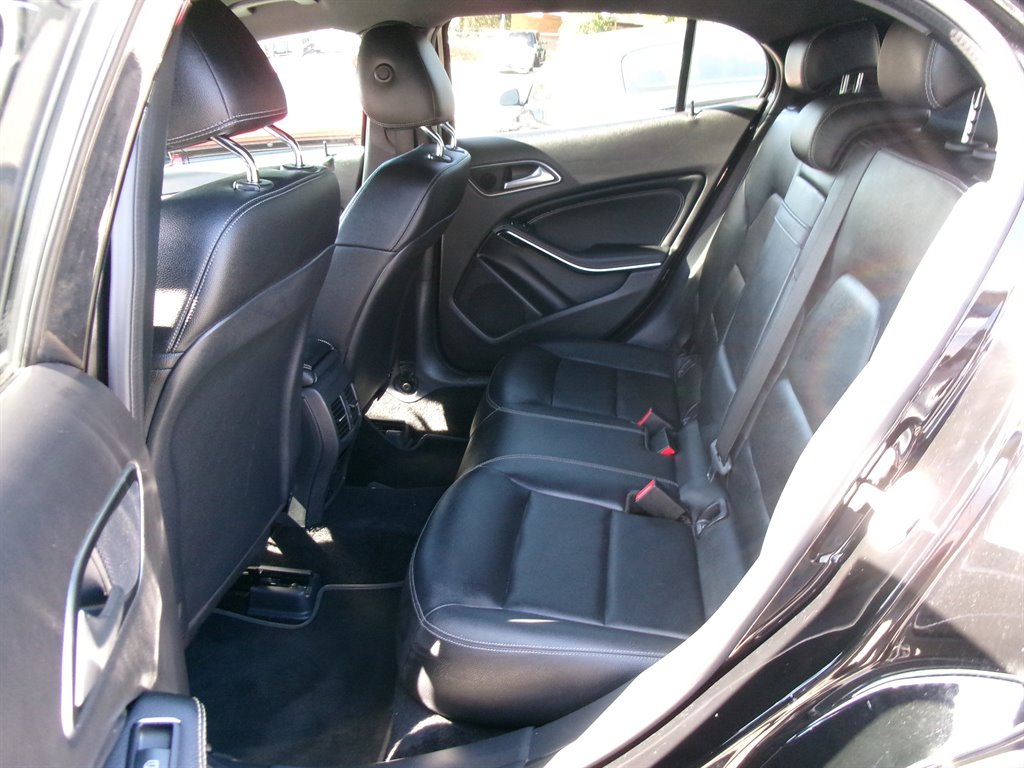 Mercedes-Benz GLA photo 9