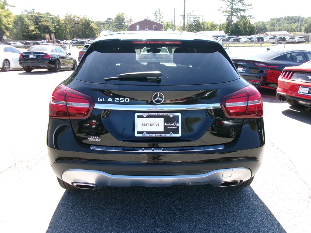 Mercedes-Benz GLA photo 5