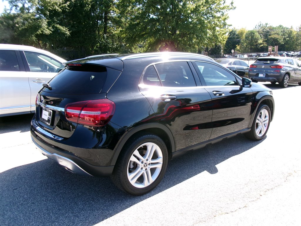 Mercedes-Benz GLA photo 6