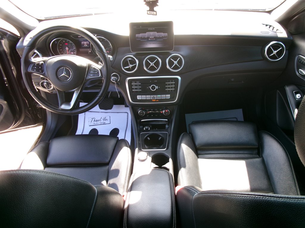 Mercedes-Benz GLA photo 12