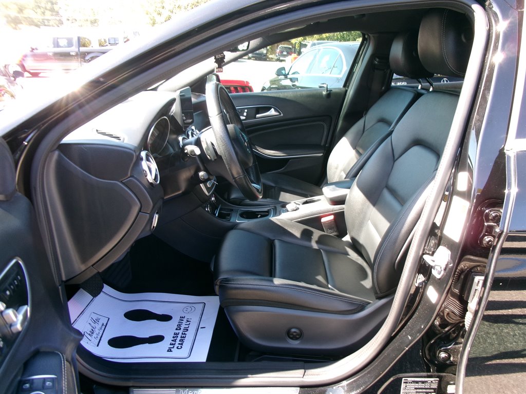 Mercedes-Benz GLA photo 8