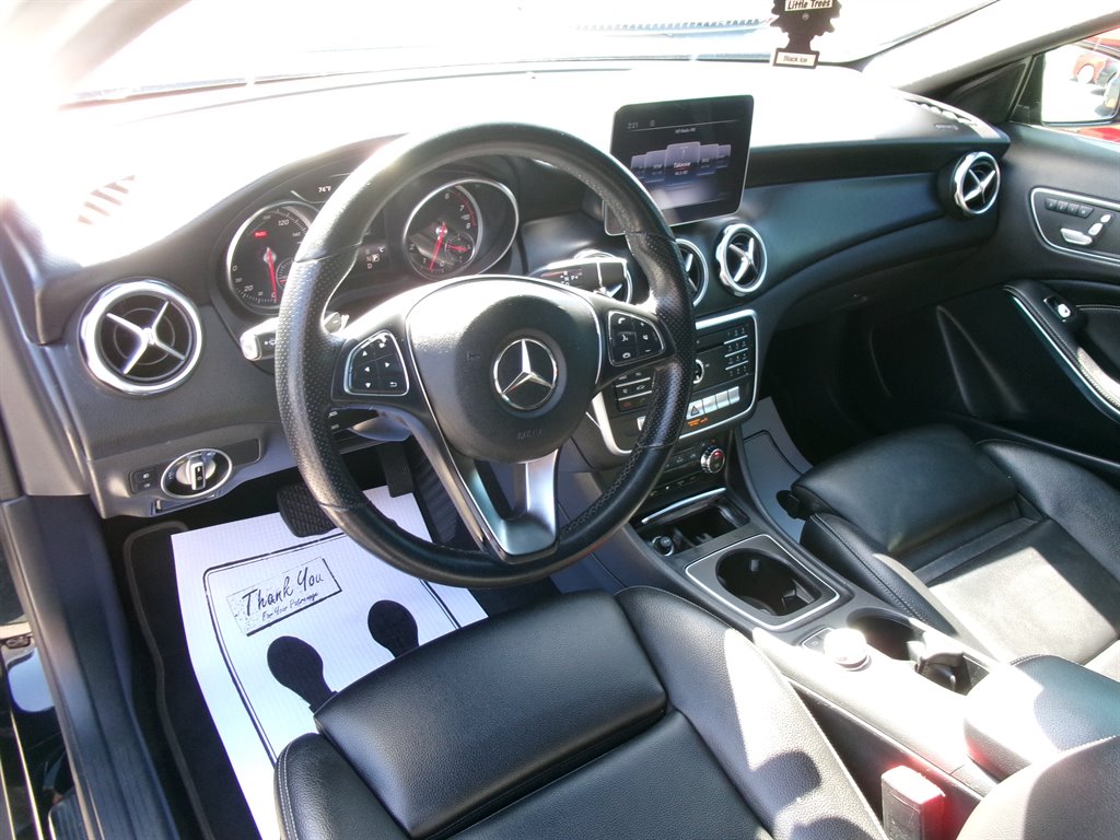 Mercedes-Benz GLA photo 10