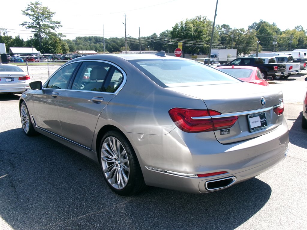 BMW 7 Series photo 4