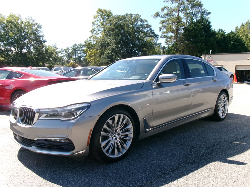 BMW 7 Series photo 3