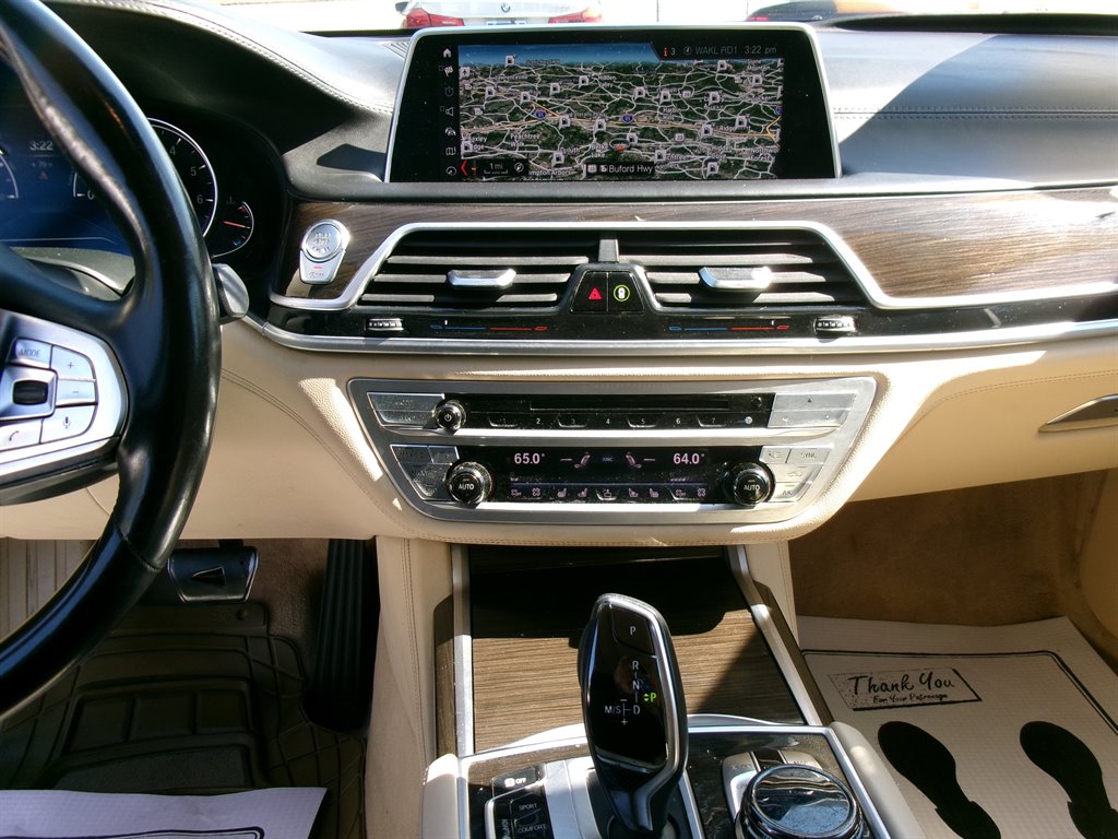 BMW 7 Series photo 12