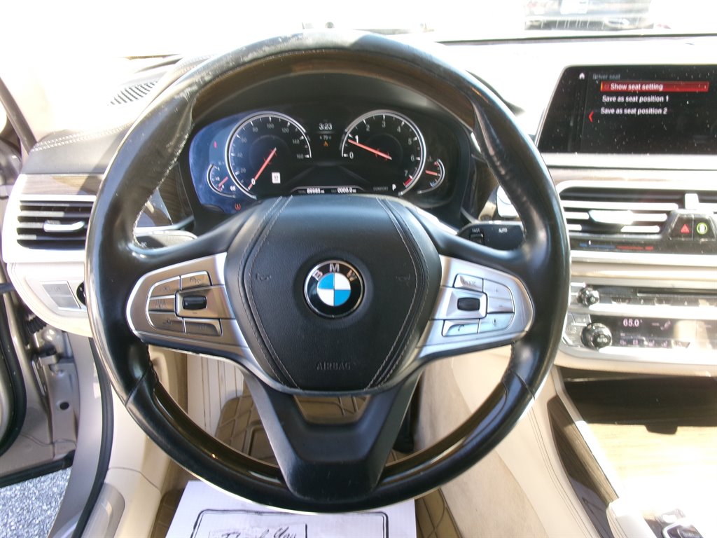 BMW 7 Series photo 14