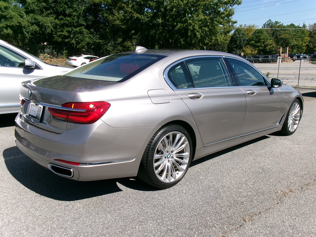 BMW 7 Series photo 6