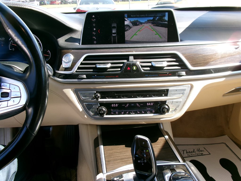 BMW 7 Series photo 16