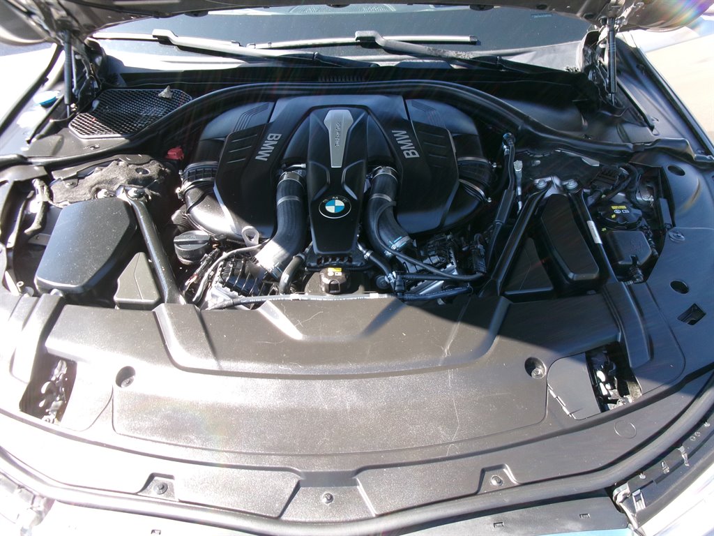 BMW 7 Series photo 19