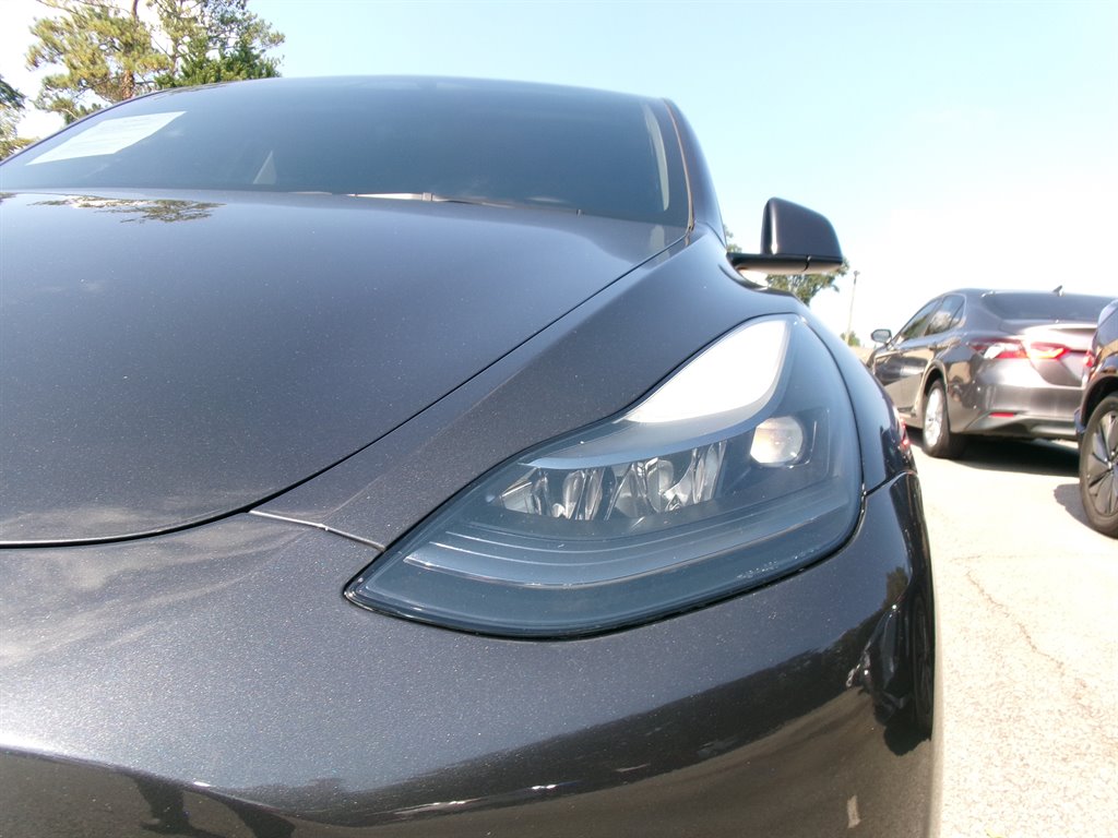 Tesla Model Y photo 17