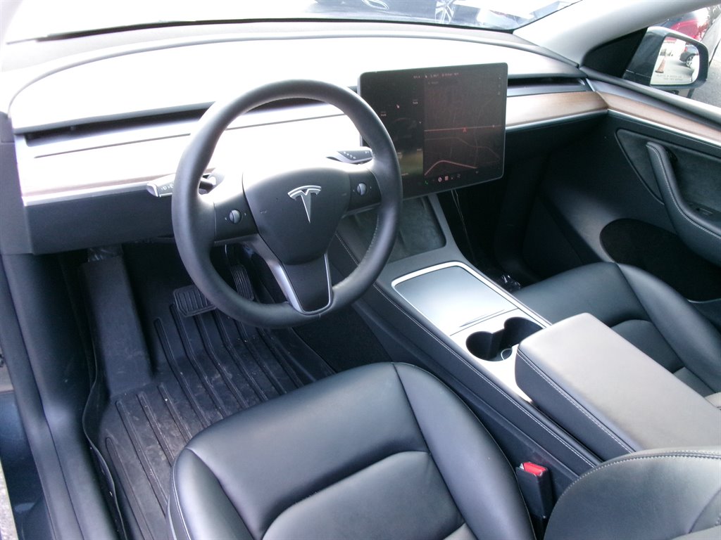 Tesla Model Y photo 11