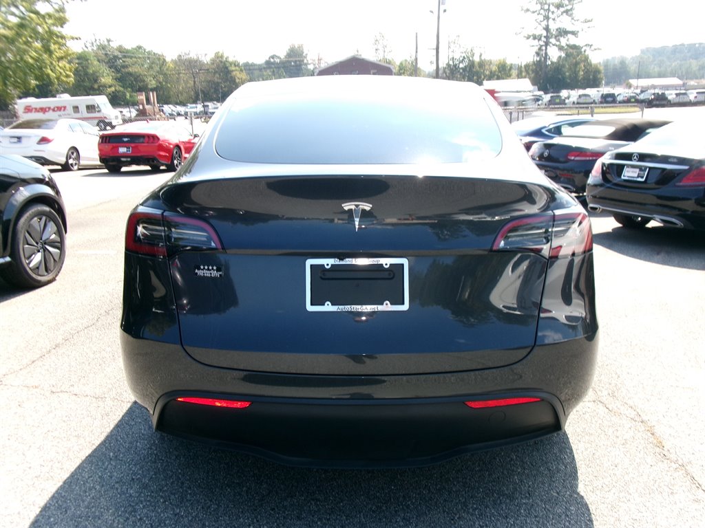 Tesla Model Y photo 5