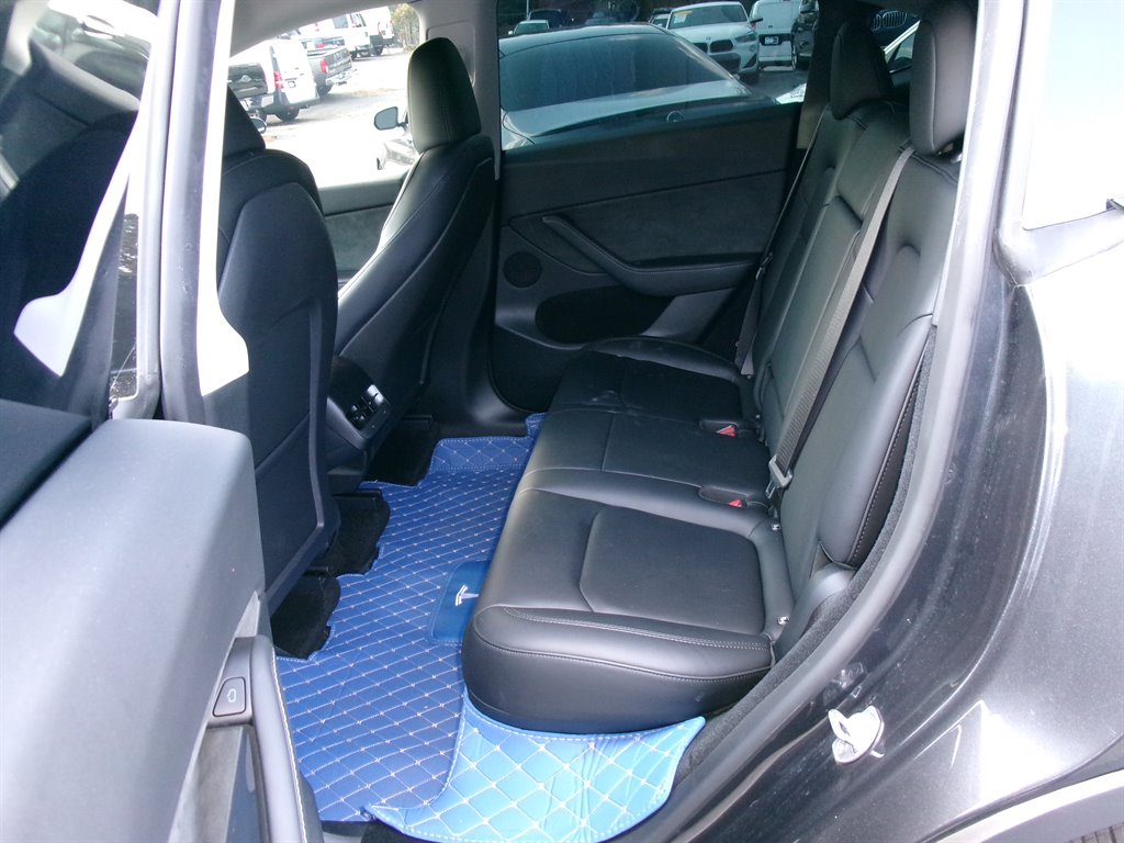 Tesla Model Y photo 9