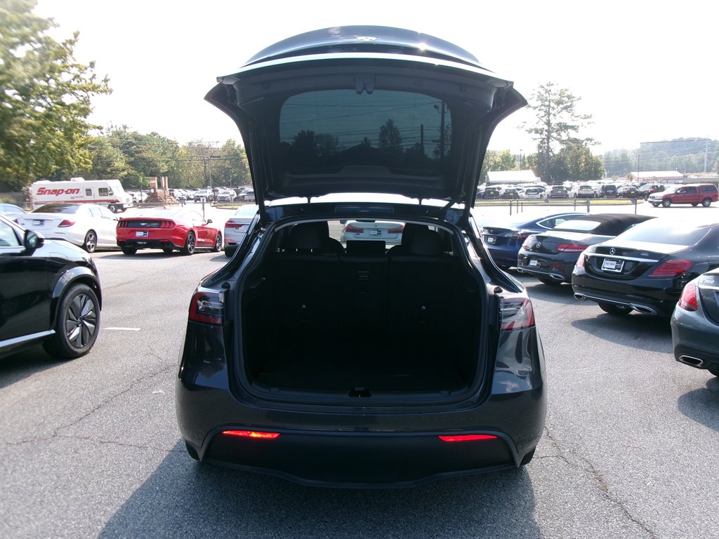 Tesla Model Y photo 7