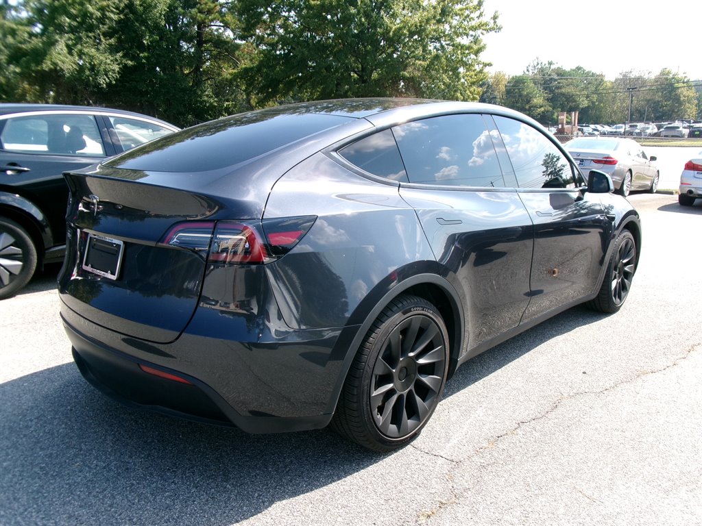 Tesla Model Y photo 6