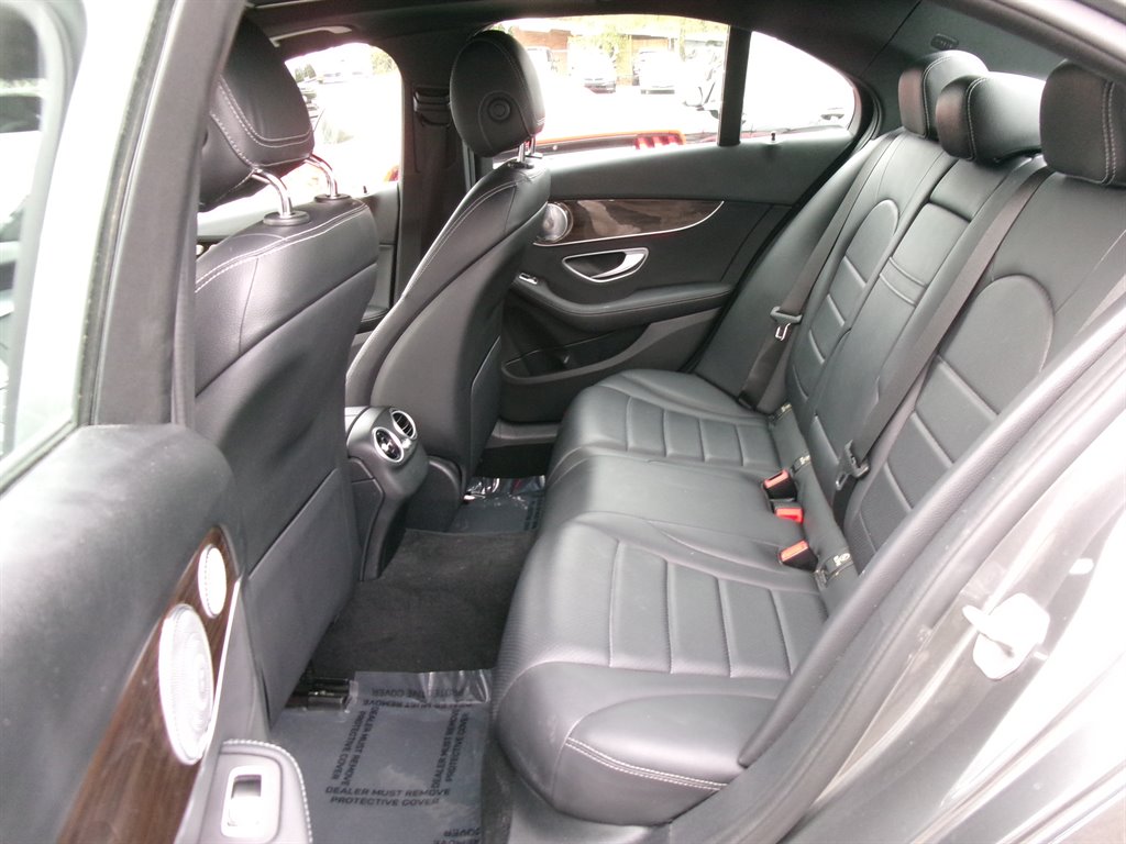 Mercedes-Benz C-Class photo 9