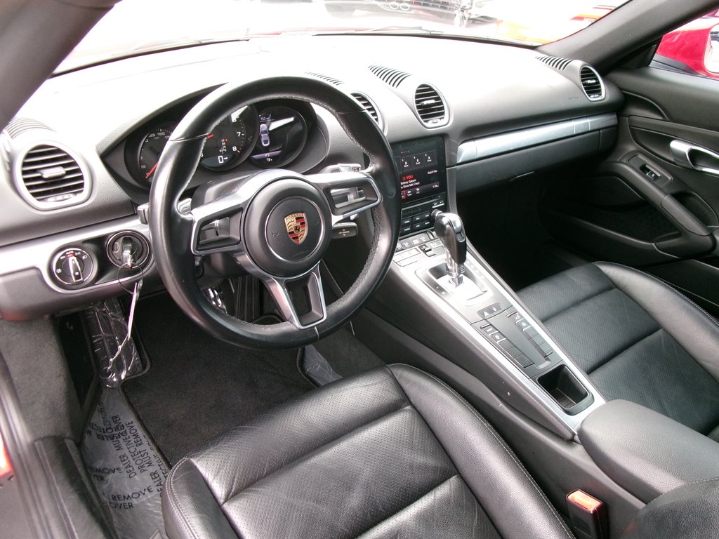Porsche 718 Cayman photo 9