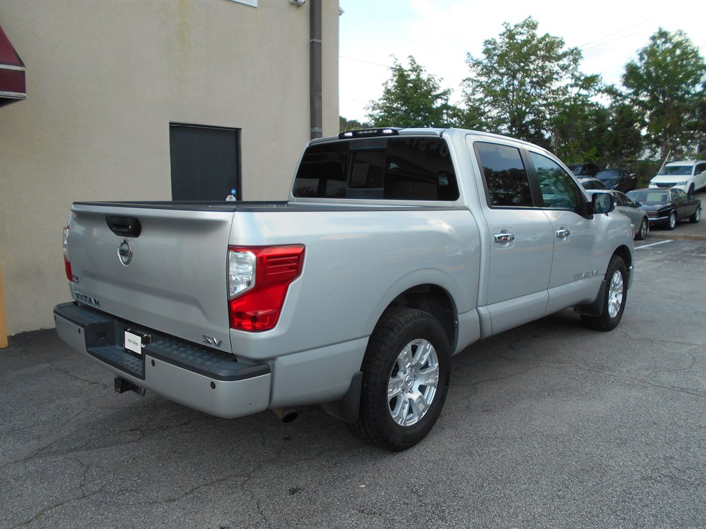 2018 Nissan Titan SV - Photo 6