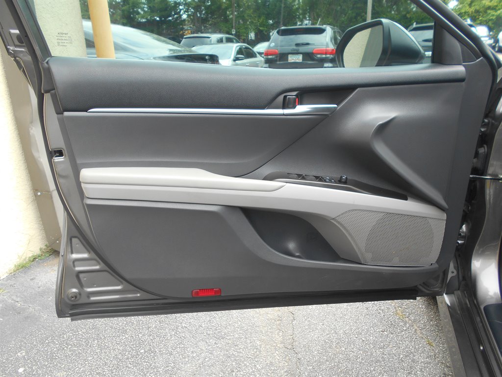 2021 Toyota Camry LE - Photo 14