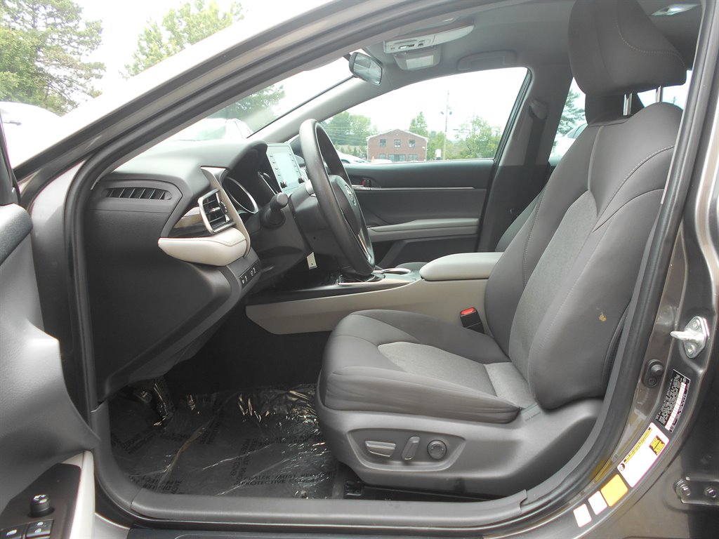 2021 Toyota Camry LE - Photo 7
