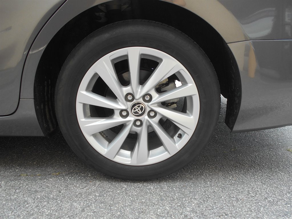 2021 Toyota Camry LE - Photo 16