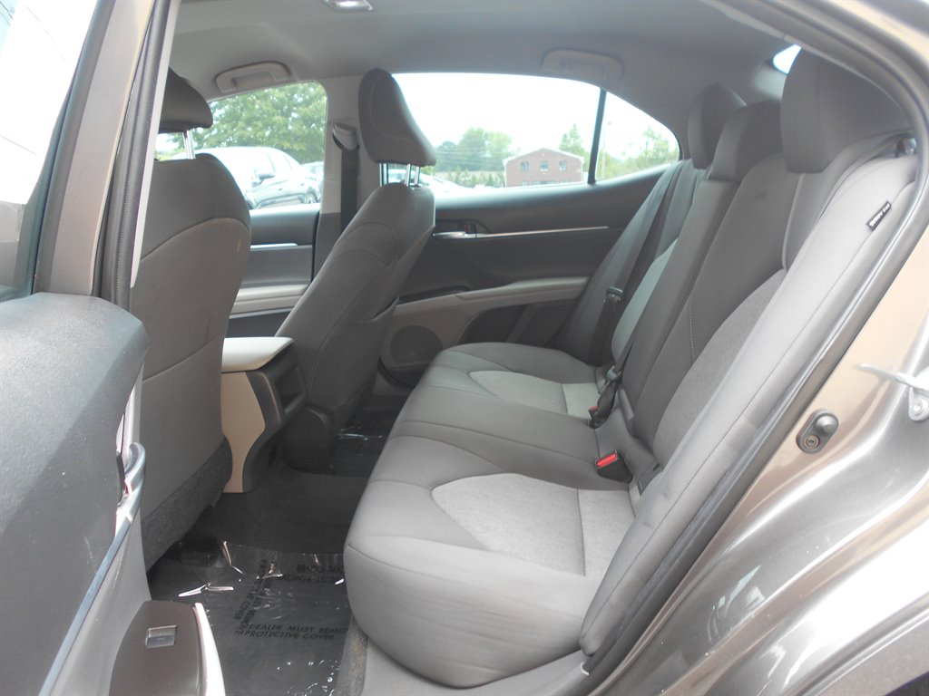 2021 Toyota Camry LE - Photo 8