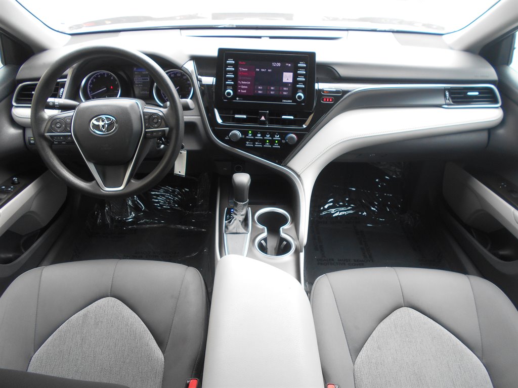 2021 Toyota Camry LE - Photo 9