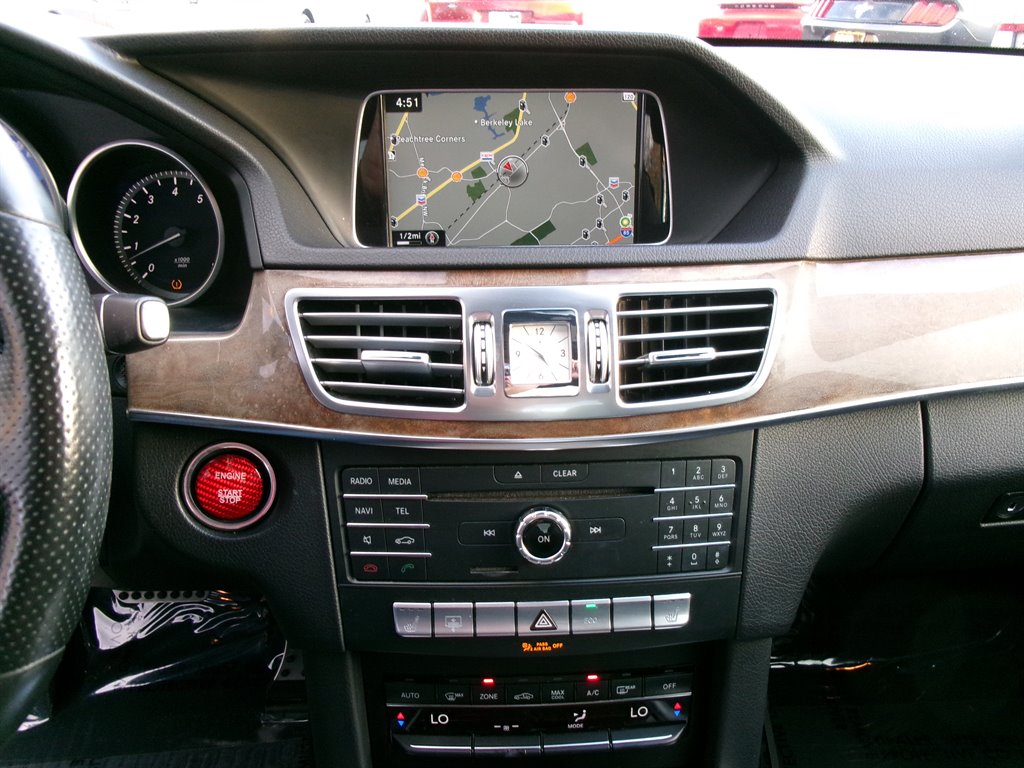 Mercedes-Benz E-Class photo 12