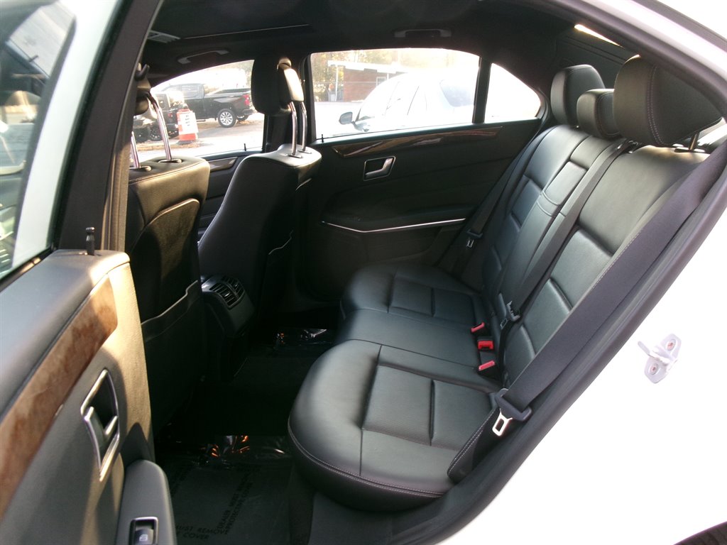 Mercedes-Benz E-Class photo 8