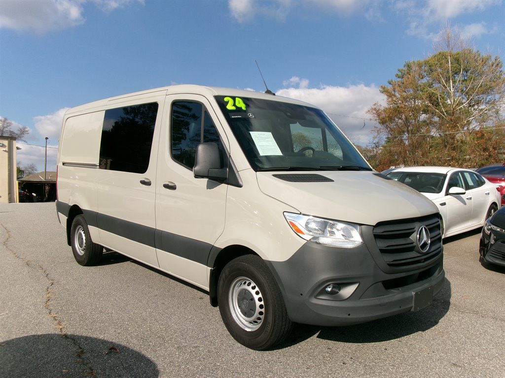 2024 Mercedes-Benz Sprinter Crew Van Base's photo