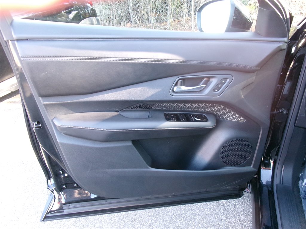 Nissan Ariya photo 10