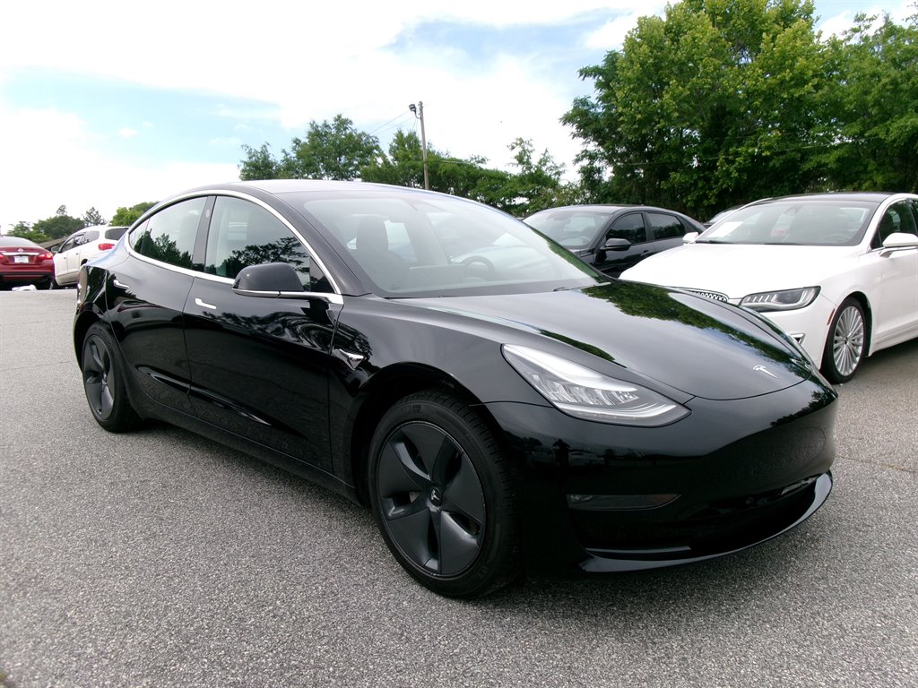 2019 Tesla Model 3 Rear-Wheel Drive Mid Range's photo