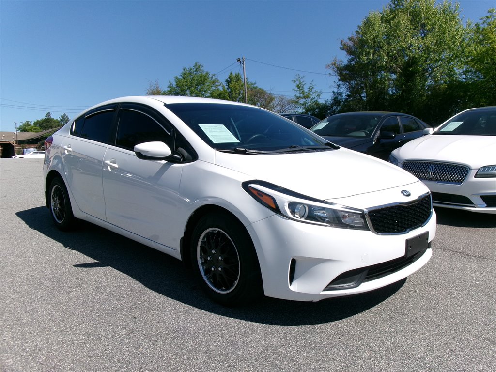 2017 Kia Forte LX AT's photo