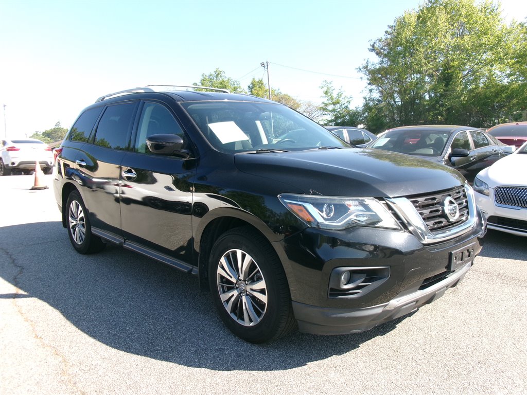 2020 Nissan Pathfinder SV