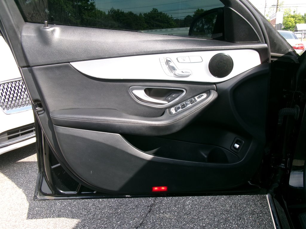 Mercedes-Benz C-Class photo 9