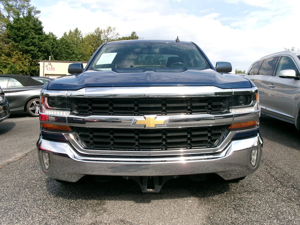 Chevrolet Silverado photo 2
