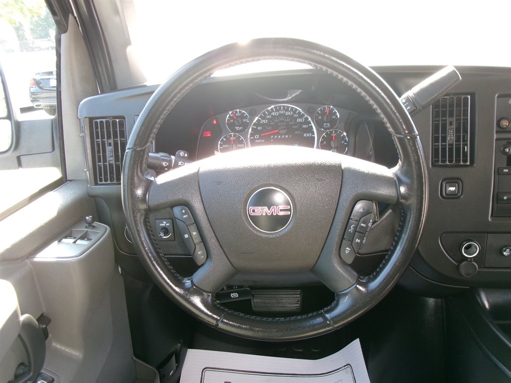 GMC Savana photo 15