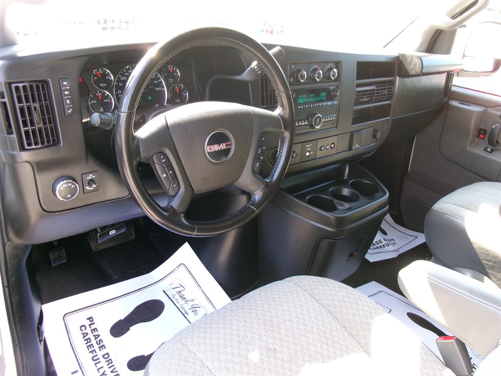 GMC Savana photo 13