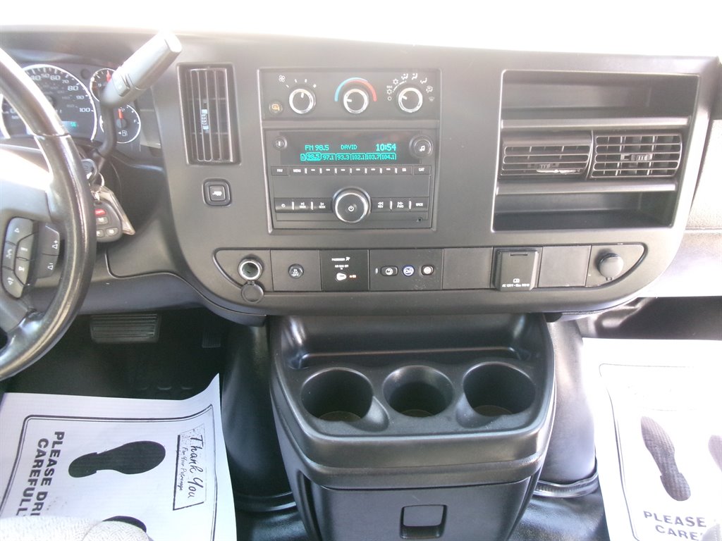 GMC Savana photo 12