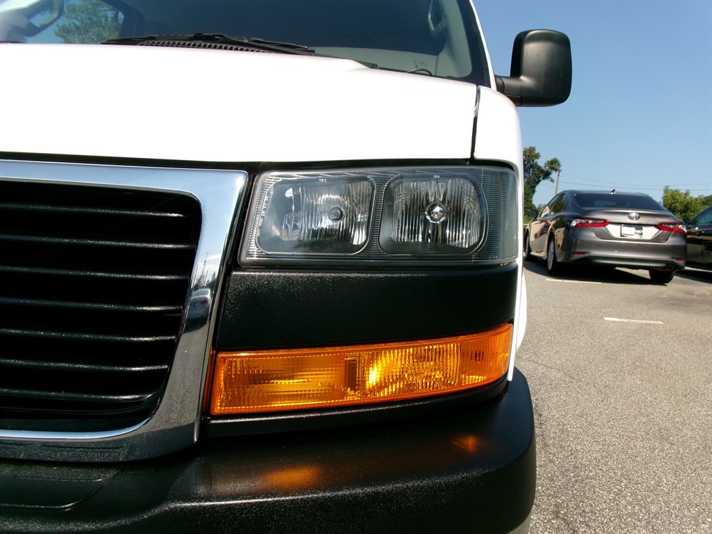 GMC Savana photo 16