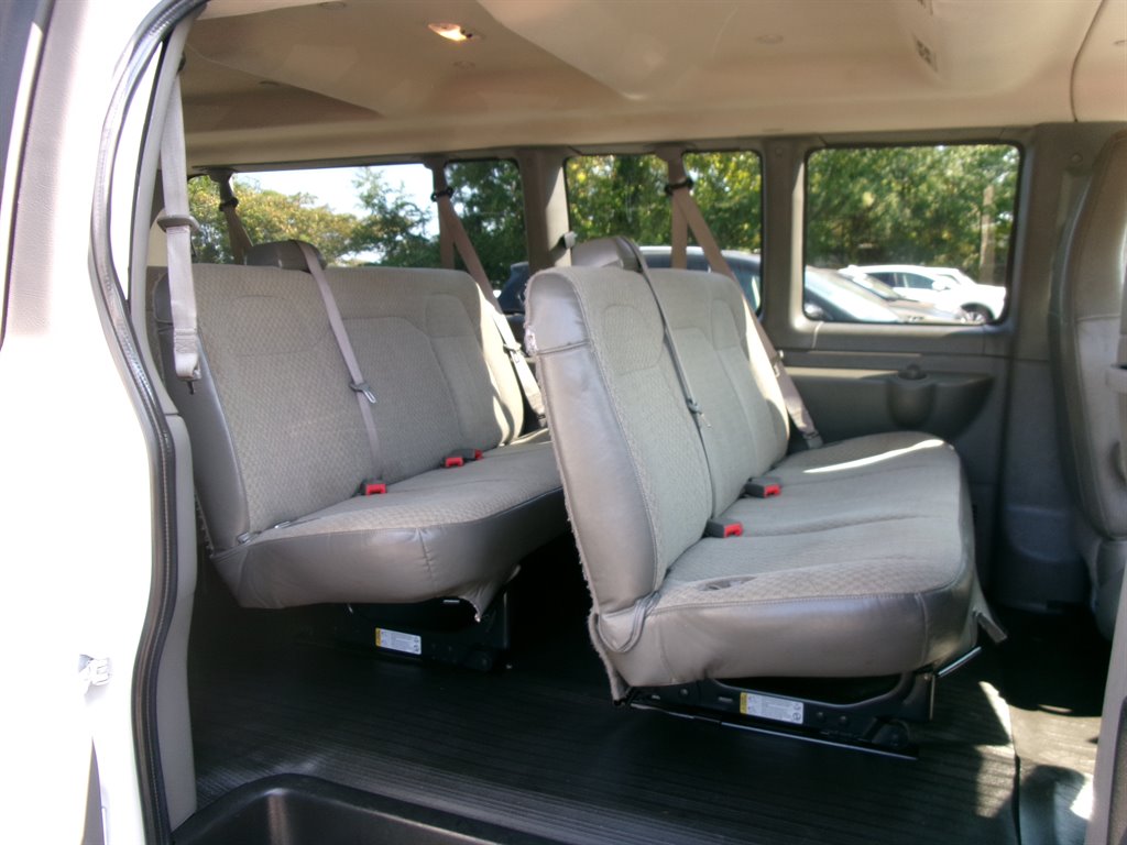 GMC Savana photo 9